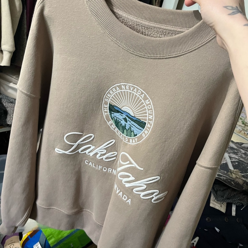 Abercrombie & Fitch Tan Crewneck Sweatshirt with Lake Tahoe Logo